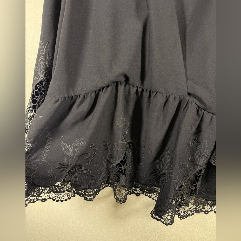 Nina Leonard Women's Surplice Neck Bell Sleeve Hi-Low Top Black Embroidered 1X - Picture 5 of 10